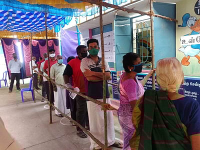 புதுவையில் பேரவைத் தேர்தலுக்கான வாக்குப்பதிவு தொடங்கியது