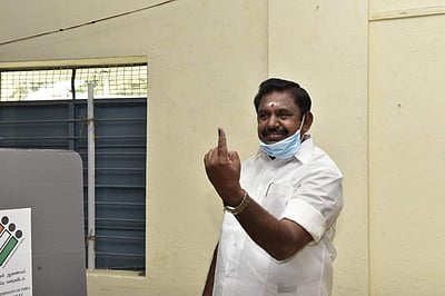 ஜனநாயகக் கடமையை ஆற்றிய பிரபலங்கள் - படங்கள்