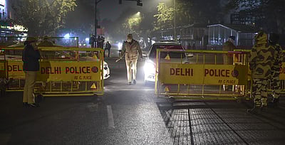 தில்லியில் இரவுநேர ஊரடங்கு: ஒரேநாளில் 220 பேர் மீது வழக்குப் பதிவு