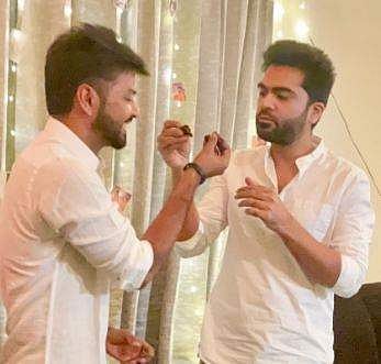 நடிகர் ஜெய் பிறந்தநாள்: இன்ப அதிர்ச்சியளித்த சிம்பு!