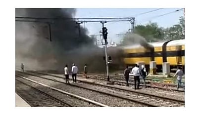 ஹரியாணாவில் பணிமனையில் நிறுத்திவைக்கப்பட்டிருந்த ரயிலில் தீ விபத்து