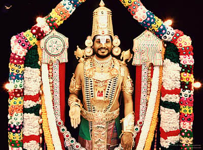 வெங்கடேசப் பெருமாள் வேஷத்தில் நித்தியானந்தா: முகநூலில் வெளியிட்ட படங்களால் கடும் சர்ச்சை