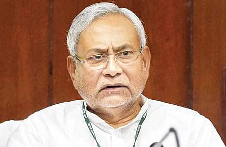 மகாராஷ்டிரத்திலிருந்து வரும் பயணிகளுக்கு கரோனா பரிசோதனை கட்டாயம்: பிகார் முதல்வர்