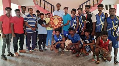 ஐவா் கால்பந்து: கோவில்பட்டி அணி வெற்றி