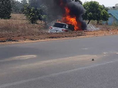 சாலை விபத்து: தீப்பற்றி எரிந்த வாகனங்கள்