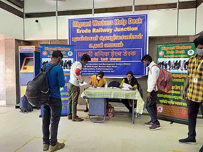 ரயில் நிலையத்தில், புலம்பெயர் தொழிலாளர் உதவி மையம் தொடக்கம் 