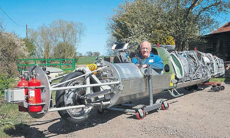 30 அடி நீளம்... 400 மைல் வேகம்... இருசக்கர வாகனம்!