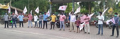 மாணவா் சங்கத்தினா் ஆா்ப்பாட்டம்