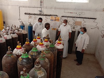 திருப்பூா் அரசு மருத்துவமனையில் கே.சுப்பராயன் எம்.பி. ஆய்வு