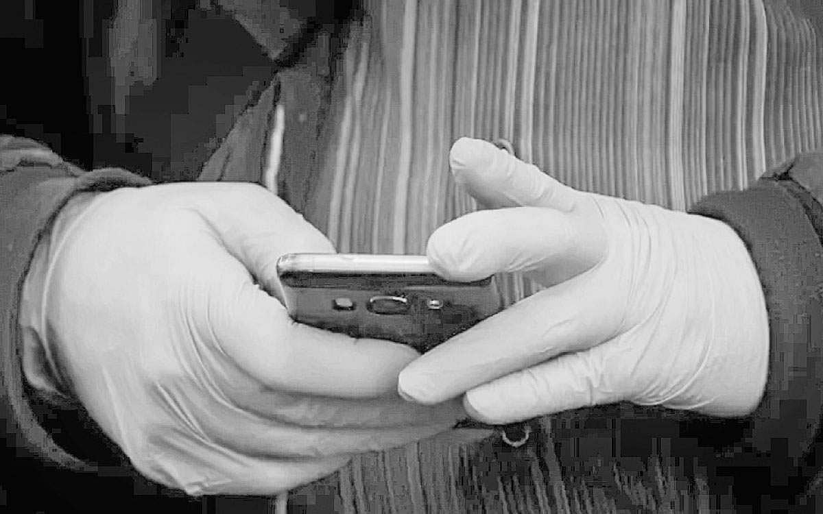 செல்லிட பேசி... பரவும் கரோனா!