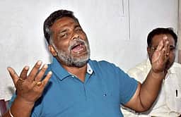 பப்பு யாதவ் மீது காலணி வீச்சு: இருவரைப் பிடித்து விசாரணை