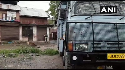 காஷ்மீரில் பயங்கரவாதிகள் சுற்றி வளைப்பு: கடும் துப்பாக்கிச் சூடு