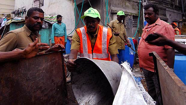 மத்தியப் பிரதேசத்தில் வீடு வீடாகச் சென்று குப்பை சேகரிப்பு 