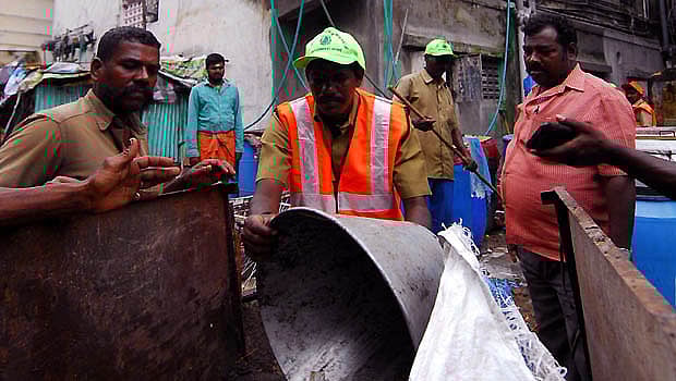 மத்தியப் பிரதேசத்தில் வீடு வீடாகச் சென்று குப்பை சேகரிப்பு 