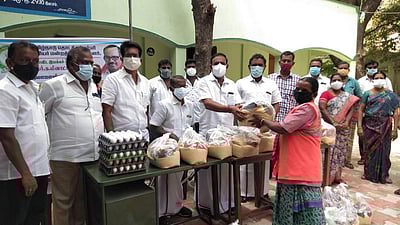 தூய்மைப் பணியாளா்களுக்குநல உதவிகள் வழங்கல்