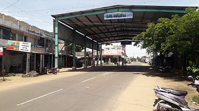 வேதாரண்யம் ஊரகப் பகுதியில் வெறிச்சோடிய கடை வீதிகள்