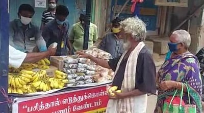 ‘பசித்தால் எடுத்துக் கொள்ளவும்; பணம் வேண்டாம்’