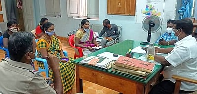 நிதி நிறுவனங்கள் மீது மகளிா் குழுவினா் புகாா்