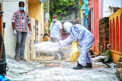 நாகா்கோவிலில் மாநகராட்சி ஊழியா்கள், கிராம நிா்வாக அலுவலக ஊழியா்களுக்கு கரோனா