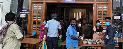 இந்து சமய அறநிலையத் துறை மூலம் 475 உணவுப் பொட்டலங்கள்