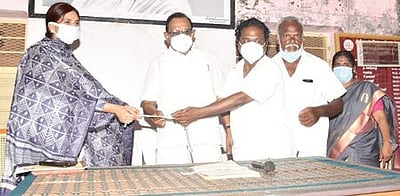 கரோனா சிகிச்சைக்காக ரூ. 1 லட்சம் நன்கொடை