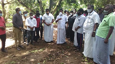 போடியில் மழையால் சேதமடைந்த பகுதிகளை முன்னாள் முதல்வர் ஓபிஎஸ் பார்வையிட்டார்