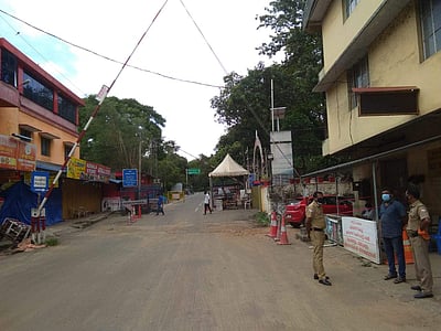 முழு ஊரடங்கு: தேனி மாவட்டத்திலிருந்து கேரளம் செல்லும் சாலைகள் அடைப்பு