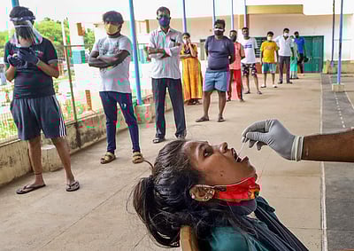 தமிழகத்தில் மேலும் 33,658 பேருக்கு கரோனா பாதிப்பு20,905 போ் குணமடைந்தனா்