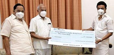 கரோனா நிவாரணம்விருப்புரிமை நிதியில் இருந்து ரூ.1 கோடி வழங்கினாா் ஆளுநா்