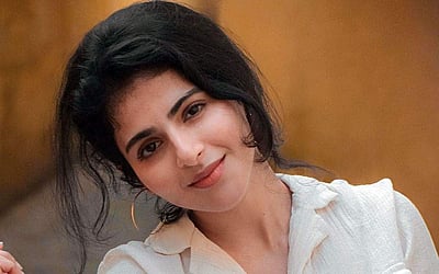 சொக்க வைக்கும் ஐஸ்வர்யா மேனன் - புகைப்படங்கள்