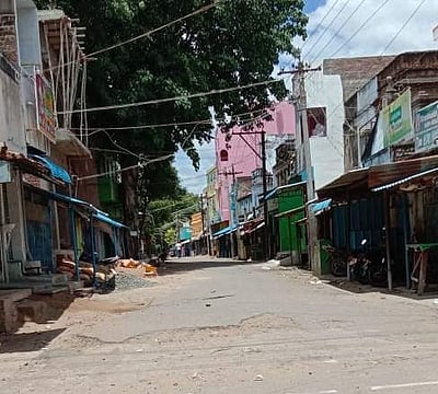 முழு ஊரடங்கு: வெறிச்சோடிய திருச்சுழி கடை வீதிகள், சாலைகள்