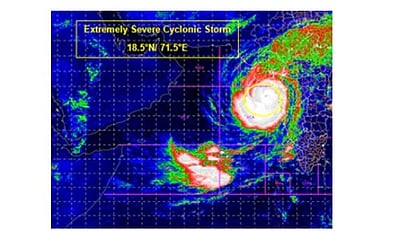 மிக அதி தீவிர புயலாக கரையை கடக்கிறது டவ்-தே