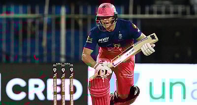 ஐபிஎல்: மாலத்தீவிலிருந்து சொந்த நாட்டுக்குத் திரும்பிய ஆஸி. வீரர்கள்!