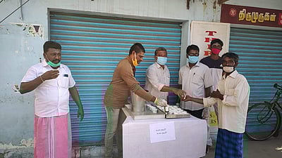 சீர்காழியில் பொதுமக்களுக்கு கபசுரக் குடிநீர்