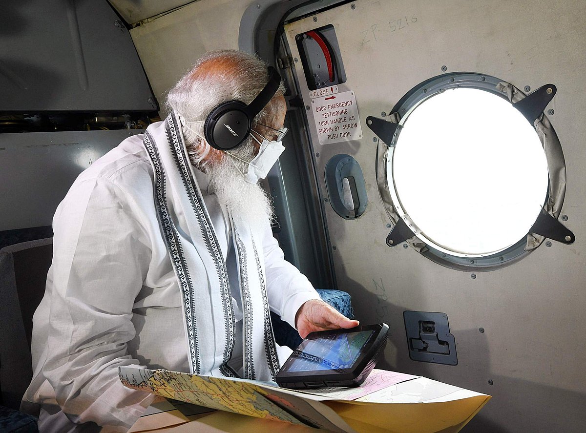குஜராத்தில் புயல் சேதங்களை ஆய்வு செய்யும் பிரதமர்