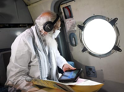 குஜராத்தில் புயல் சேதங்களை ஆய்வு செய்யும் பிரதமர்