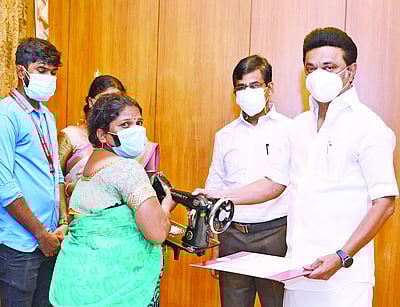 ‘உங்கள் தொகுதியில் முதல்வா்’ திட்டம் தொடங்கியது: 549 மனுக்களுக்குத் தீா்வு