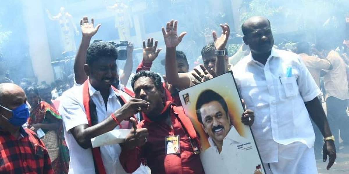 திமுக தொண்டர்கள் கொண்டாட்டம் - புகைப்படங்கள்