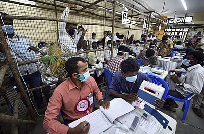 12 மணி நிலவரம்: திமுக 140; அதிமுக 93 இடங்களில் முன்னிலை