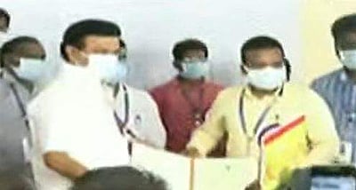 வெற்றி சான்றிதழை பெற்றார் மு.க.ஸ்டாலின்