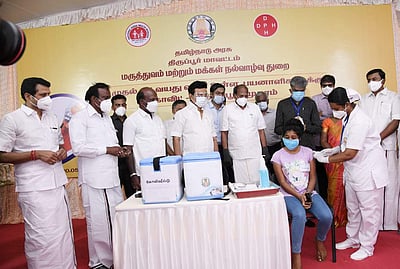 தமிழகத்தில் 18 வயதுக்கு மேற்பட்டோருக்கு தடுப்பூசித் திட்டம் தொடக்கம்
