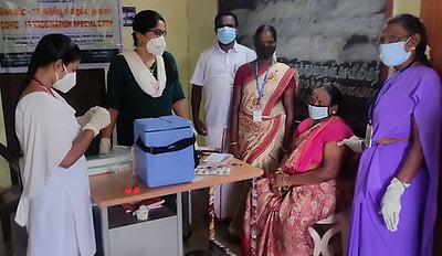 சிக்கல் ஊராட்சியில் கரோனா தடுப்பூசி முகாம்