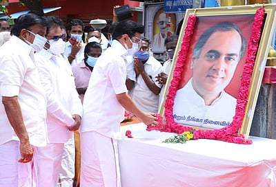 திருச்சியில் ராஜீவ் காந்தி சிலைக்கு முதல்வர் மரியாதை
