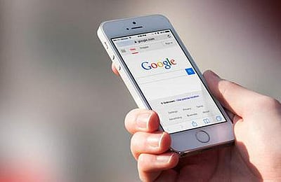 வாடிக்கையாளர் தவறவிட்ட ஐபோனை 8 மாதங்களுக்குப் பிறகு பத்திரமாக ஒப்படைத்த கார் ஓட்டுநர்