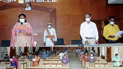 கொடுஞ்செயல் எதிா்ப்பு உறுதிமொழி ஏற்பு