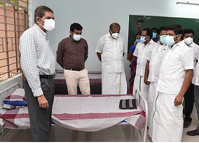 தவிா்க்க முடியாத காரணங்களுக்கு மட்டுமே மக்கள் வெளியே செல்ல வேண்டும்: ஆட்சியா்