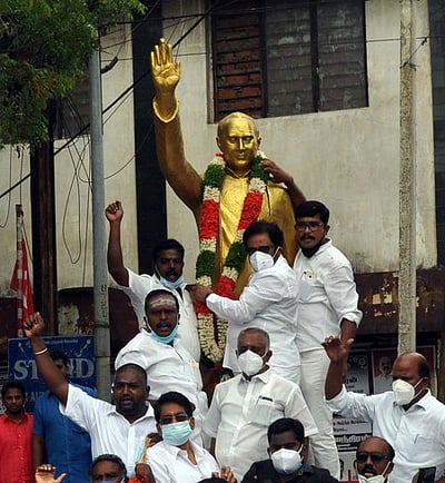 ராஜீவ் சிலைக்கு திருநாவுக்கரசா் எம்பி மாலை