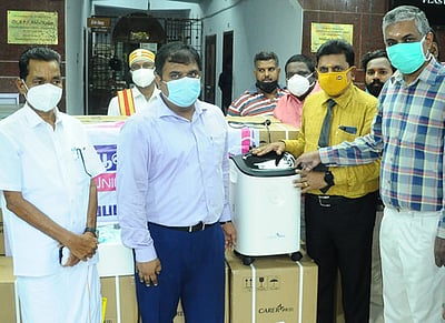 ஆக்சிஜன் செறிவூட்டும் கருவிகள் அளிப்பு