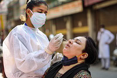 கா்நாடகத்தில் ஒரேநாளில் 32,218 பேருக்கு கரோனா