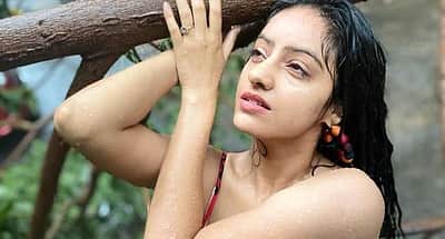 மும்பை மழையில் நடனம் ஆடியதற்குக் காரணம் இதுதான்: நடிகை தீபிகா சிங் விளக்கம்